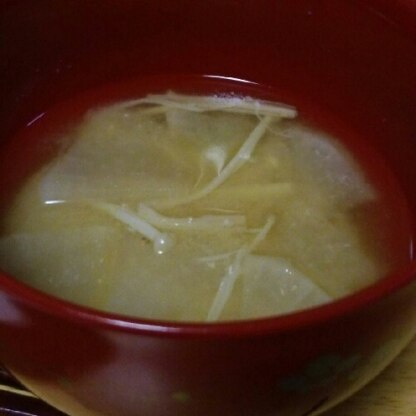 エノキで、作りました(=^ェ^=)寒くなってきて、毎日お味噌汁作るようになりました(*^^*)とっても美味しかったです♪ごちそうさまでしたぁ♪